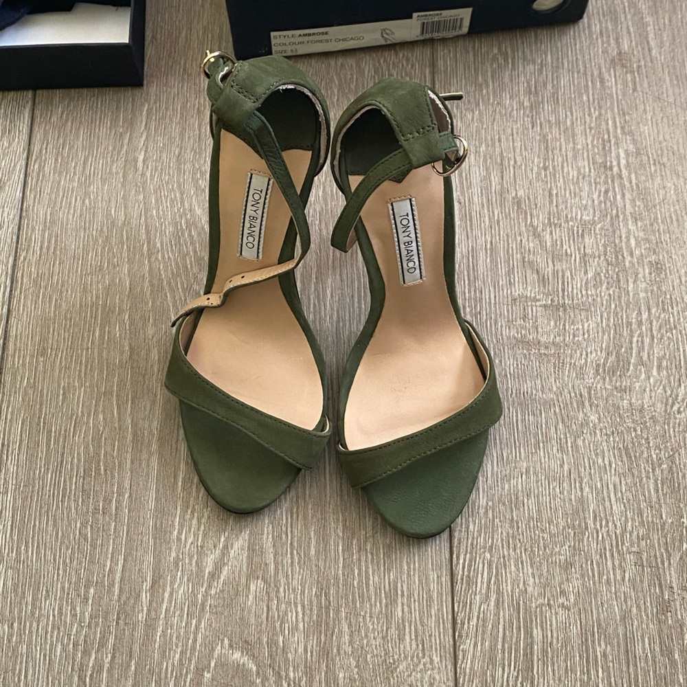 NWT Olive green Ambrose Tony Bianco heels
